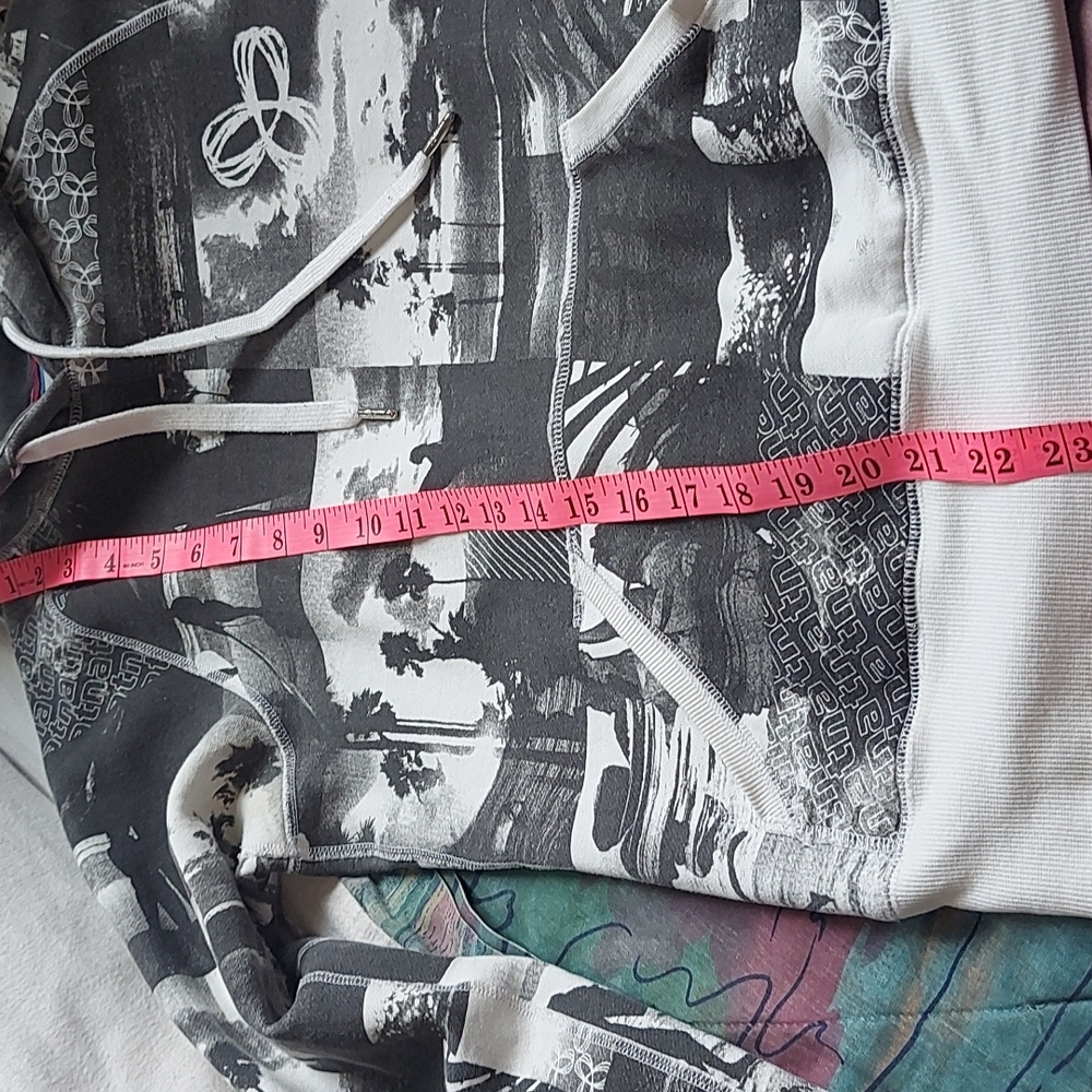 Aritzia TNA pullover hoodie. Size small. - Picture 7 of 7